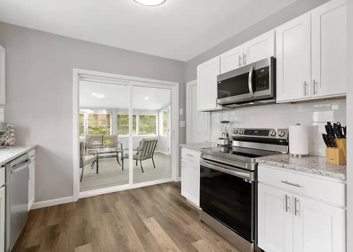 Stylish, Relaxing & Comfy 3 Bdr Home