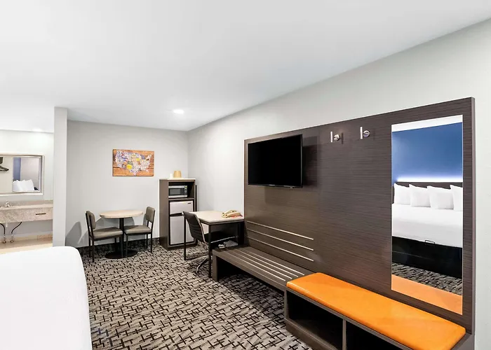 Econo Lodge Bethel - Danbury